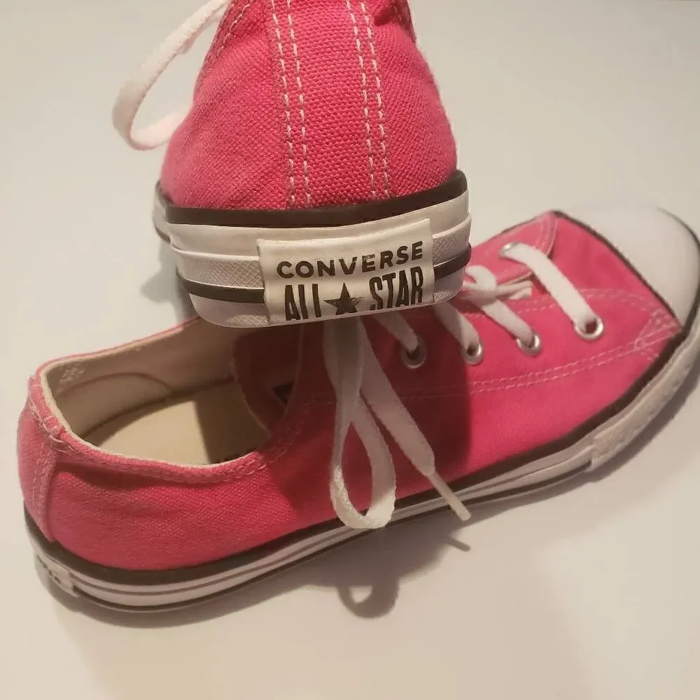 Converse youth sized